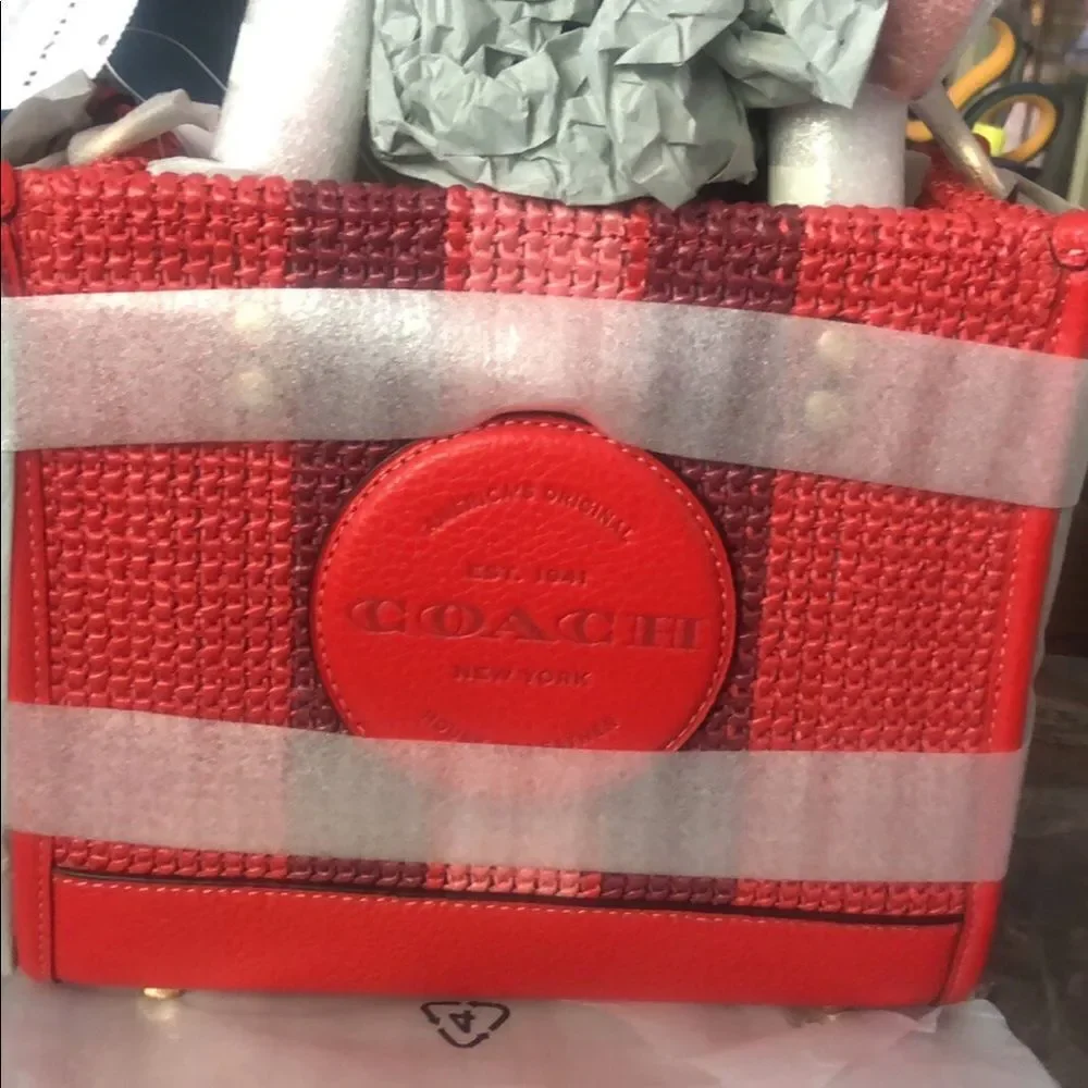 COACH DEMPSEY With large COACH PATCH LOGO . Removable strap. DEAD STOCK
